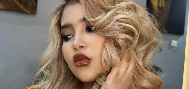 Off-shoulder bridal look with long body waves