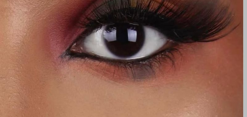 Close-up eyeshadow and lash detail