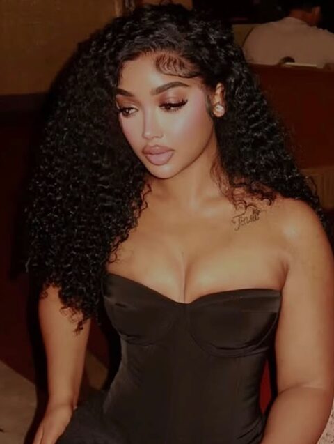 Voluminous curly hair extensions styling